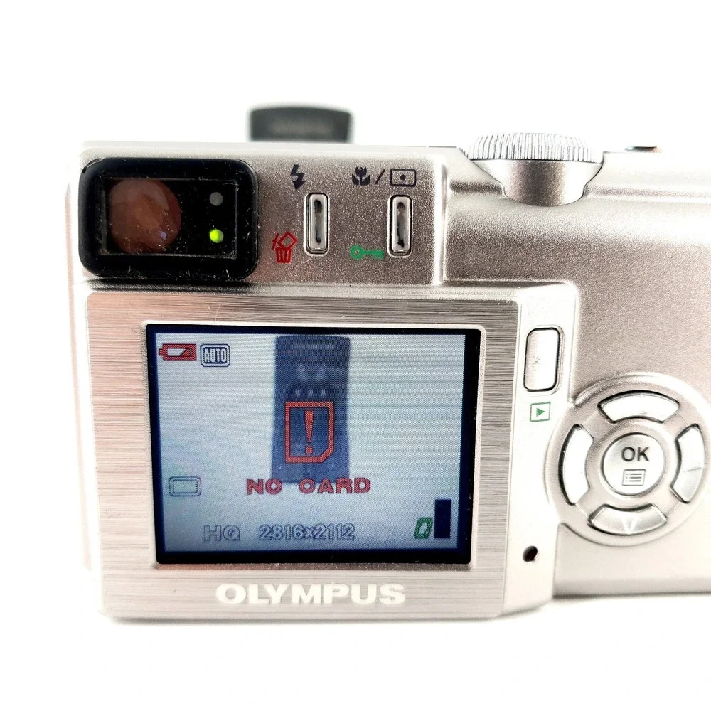 Olympus CAMEDIA C-60 Zoom 6.1MP Digital Camera Silver No Card Tested & Works